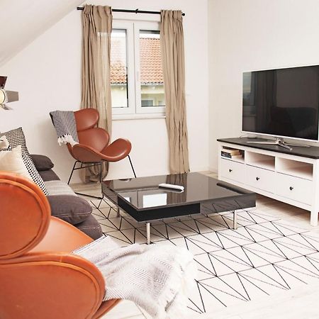 Blackncozy - Design Appartement Mit Boxspringbett Und Balkon Лёррах Экстерьер фото