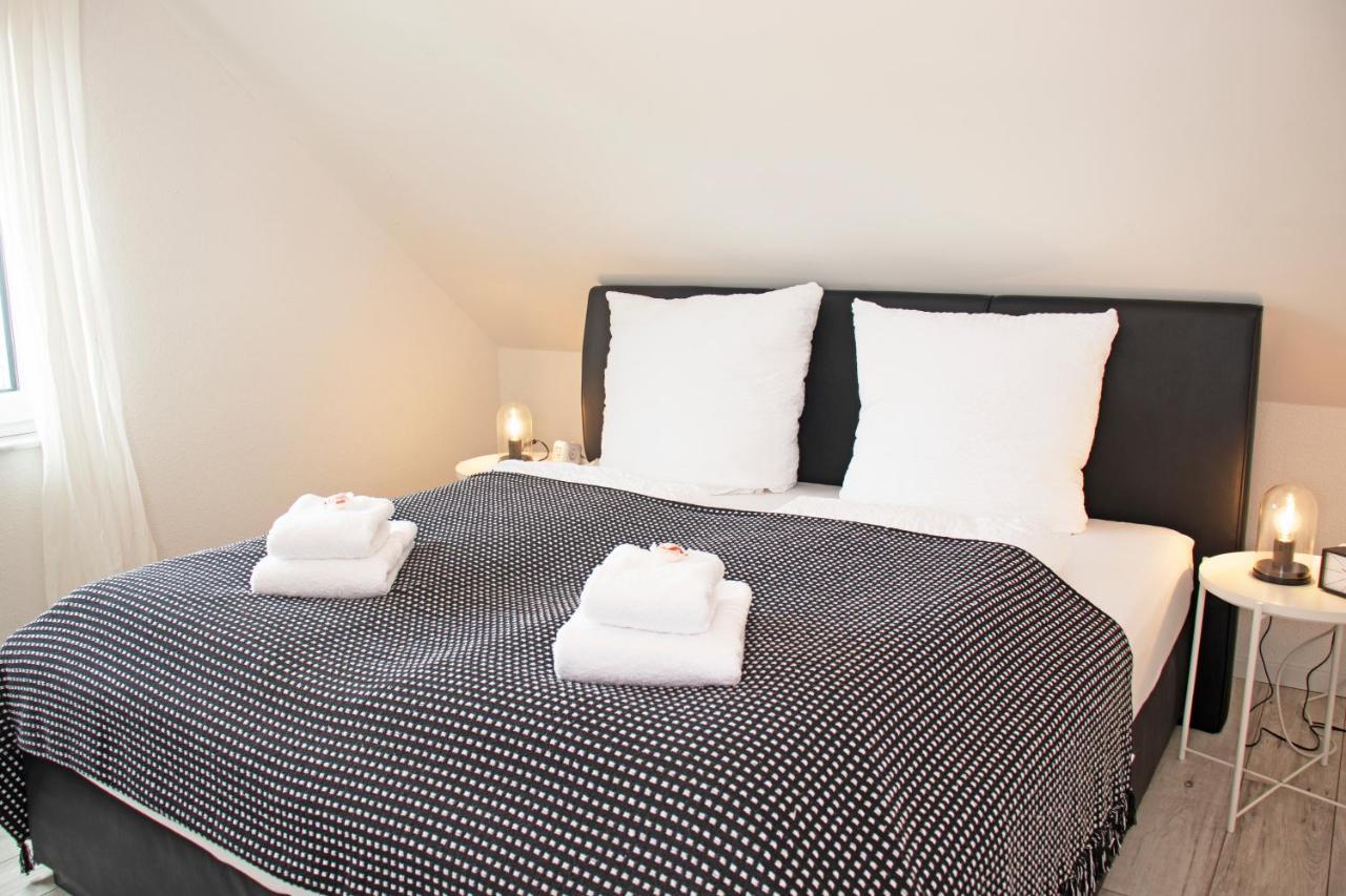 Blackncozy - Design Appartement Mit Boxspringbett Und Balkon Лёррах Экстерьер фото