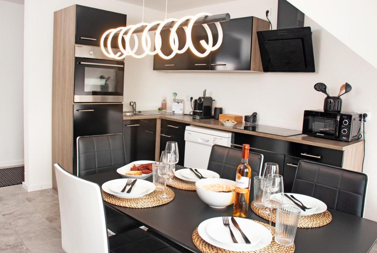 Blackncozy - Design Appartement Mit Boxspringbett Und Balkon Лёррах Экстерьер фото