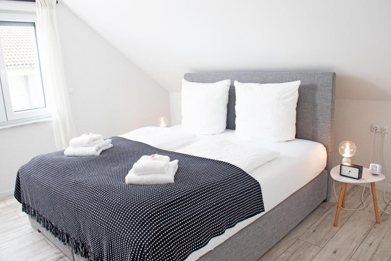 Blackncozy - Design Appartement Mit Boxspringbett Und Balkon Лёррах Экстерьер фото